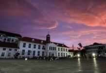 Suasana Kota Jakarta Menjelang Akhir Tahun