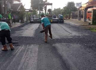 Aqua Subang Bantu Perbaikan Jalan di Ruas Jalancagak aqua subang