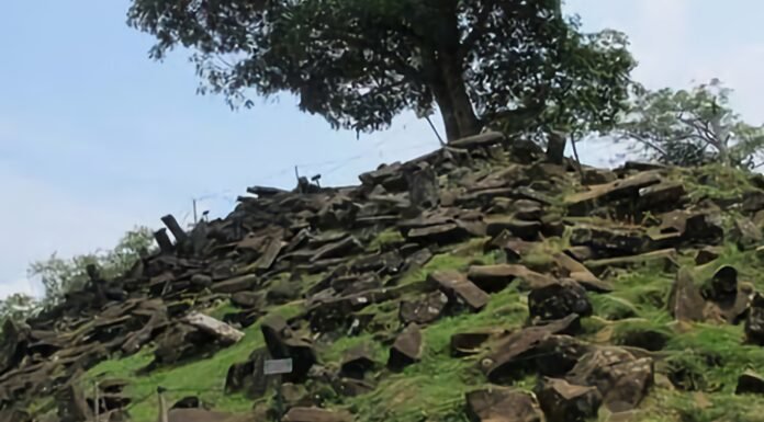Ribuan Artikel Penelitian Ditarik, Termasuk Laporan Gunung Padang Gunung Padang, Cianjur. Foto: Kurnia/detikTravel