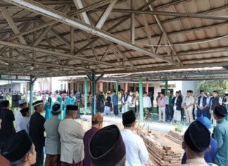 Kang Jimat Ziarah ke Makam Tokoh NU Subang dalam Peringatan Hari Santri Nasional Kang Jimat Ziarah ke Makam Tokoh NU Subang dalam Peringatan Hari Santri Nasional