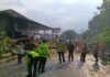 Pohon Tumbang Tutup Akses Jalan di Subang Pohon Tumbang Akibat Hujan Deras dan Angin Puting Beliung