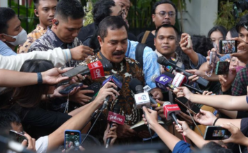 Dua Perwira Tinggi Polri Dipanggil Presiden Terpilih Prabowo Subianto Komjen Agus Adrianto di Jalan Kertanegara IV, Jakarta Selatan, Senin, (14/10/2024).(KOMPAS.com/FREDERIKUS TUTO KE SOROMAKING)