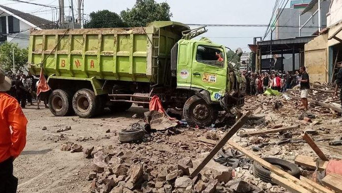 Kecelakaan Maut Libatkan Dua Truk Jumbo di Subang, Dua Orang Meninggal Dunia Kecelakaan Maut Libatkan Dua Truk Jumbo di Subang, Dua Orang Meninggal Dunia