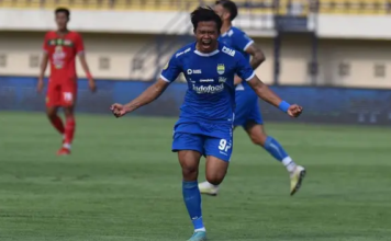 Hasil Akhir 2-0, Persib Bandung Tumbangkan Persebaya Surabaya di Pekan Kedelapan BRI Liga 1 Bek Persib Bandung, Edo Febriansah. (Bola.com/Dok.Persib Bandung).