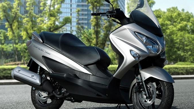 New Suzuki Burgman 200, Penantang Baru di Segmen Skutik Premium, Yamaha dan Honda Harus Waspada Harga Motor Suzuki Burgman 200, Skutik Premium Pesaing Yamaha All New Nmax yang Resmi Meluncur | newskube