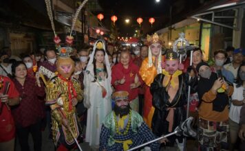 Pasar Imlek Semawis Meriahkan Perayaan Imlek 2576 di Semarang Pergelaran Pasar Imlek Semawis 2024 yang dihadiri Wali Kota Semarang Hevearita Gunaryanti Rahayu. (Sumber Foto ANTARA/HO-Pemkot Semarang)