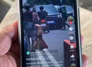 Pemotor Lawan Arus di Terusan Buahbatu Picu Ketegangan, Ojol Berupaya Melerai Tangkapan layar viral Foto: Wisma Putra/detikJabar)