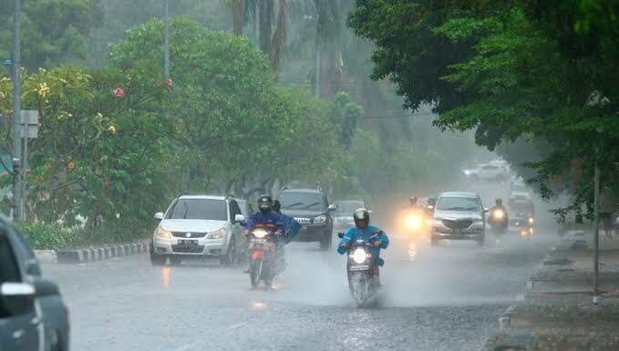 Peringatan Cuaca Ekstrem, BMKG Imbau Warga Jawa Barat Waspada di 2025 Ilustrasi, sumber foto : (batamnews.co.id)