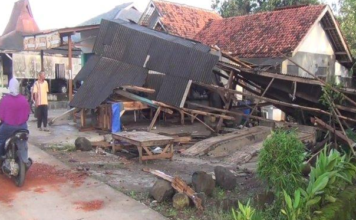 Angin Puting Beliung Terjang Kabupaten Subang, Akibatnya Puluhan Rumah Rusak Angin Puting Beliung Terjang Kabupaten Subang, Akibatnya Puluhan Rumah Rusak