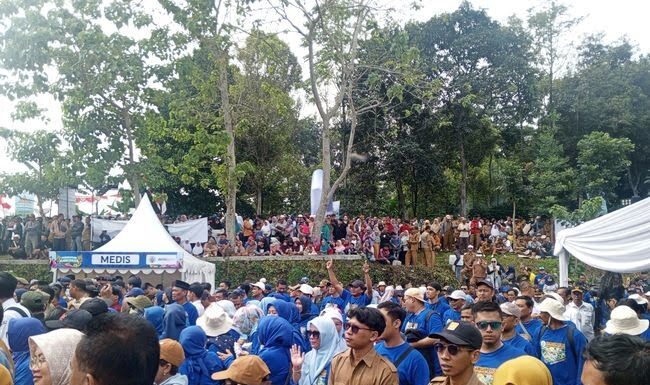 Warga Antusias Meriahkan Peringatan Hari Desa di Subang Warga memadati lokasi peringatan Hari Desa (foto Dwiky Maulana Vellayati/detikJabar)