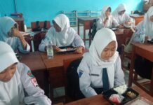 436 Siswa SMPN 1 Pagaden Barat Terima Program Makan Gratis 436 Siswa SMPN 1 Pagaden Barat Terima Program Makan Gratis