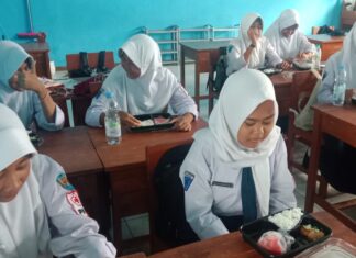 436 Siswa SMPN 1 Pagaden Barat Terima Program Makan Gratis 436 Siswa SMPN 1 Pagaden Barat Terima Program Makan Gratis