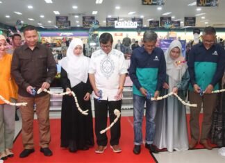 Amanda Supermarket “Reborn” Resmi Dibuka, Siap Dukung UMKM Subang Peresmian ini dihadiri oleh Wakil Bupati Subang, H. Agus Masykur Rosyadi, S.Si., M.M., atau akrab disapa Kang Akur, beserta Wakil Ketua TP PKK Kabupaten Subang, Hj. Ega Agustine Rosyadi, S.Kep. Ners., M.Kep/PR.Subang/H.Yaman / Foto : (Pikiran Rakyat Subang)