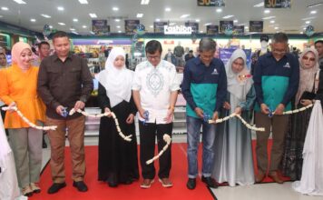 Amanda Supermarket “Reborn” Resmi Dibuka, Siap Dukung UMKM Subang Peresmian ini dihadiri oleh Wakil Bupati Subang, H. Agus Masykur Rosyadi, S.Si., M.M., atau akrab disapa Kang Akur, beserta Wakil Ketua TP PKK Kabupaten Subang, Hj. Ega Agustine Rosyadi, S.Kep. Ners., M.Kep/PR.Subang/H.Yaman / Foto : (Pikiran Rakyat Subang)