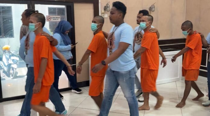 Satnarkoba Polres Subang Gerebek 5 Lokasi Peredaran Obat Ilegal di Pantura Satnarkoba Polres Subang Gerebek 5 Lokasi Peredaran Obat Ilegal di Pantura