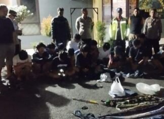 Polsek Subang Amankan 16 Remaja Diduga Akan Perang Sarung Jajaran Polsek Kota Subang mengamankan 16 remaja saat hendak perang sarung, Sabtu (8/3/2025) dini hari. Dok. Humas Polsek Kota Subang