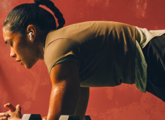 AirPods Pro 3 Resmi Diumumkan, Kini Bisa Deteksi Detak Jantung AirPods Pro 3 hadir dengan ANC dua kali lebih kuat, sensor detak jantung, Live Translation, desain ergonomis, baterai tahan lama, dan harga mulai Rp 4 jutaan. (Foto: Apple)