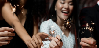 Hukum Perayaan Menyambut Tahun Baru dalam Pandangan Islam Merayakan tahun baru masehi menurut Islam. (Freepik)