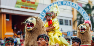 Sejarah Kesenian Sisingaan (Gotong Singa) yang berasal dari Kabupaten Subang Sejarah Kesenian Sisingaan