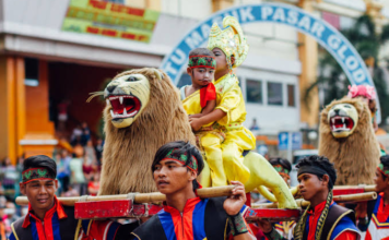 Sejarah Kesenian Sisingaan (Gotong Singa) yang berasal dari Kabupaten Subang Sejarah Kesenian Sisingaan