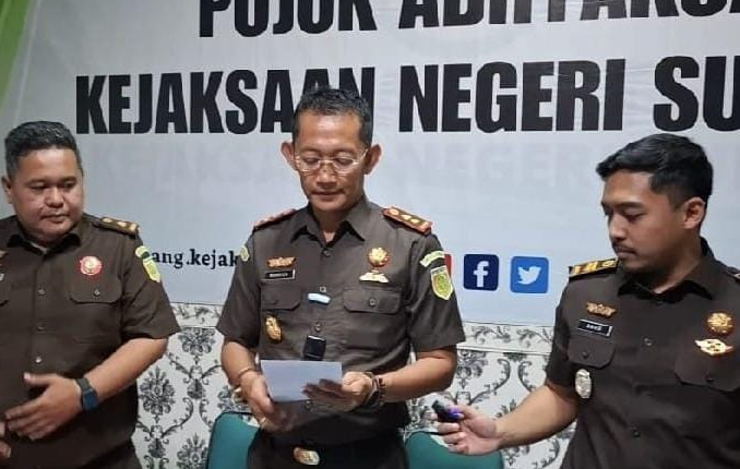 Untitled WAWANCARA: Kepala Kejaksaan Negeri Subang, Noordien Kusumanegara, saat memberikan keterangan kepada awak media, Senin (8/12/2025).