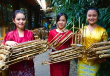 Sejarah Angklung Alat Musik Sunda yang Fenomenal Sejarah Angklung