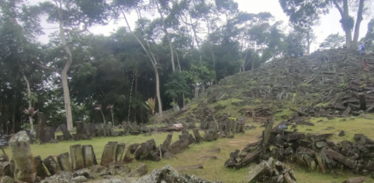 Penggalian 20 Meter Ungkap Misteri Gunung Padang